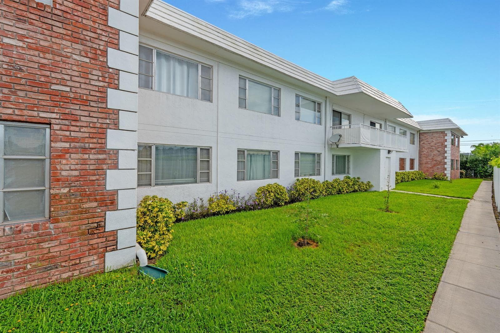 1-web-or-mls-A7408838