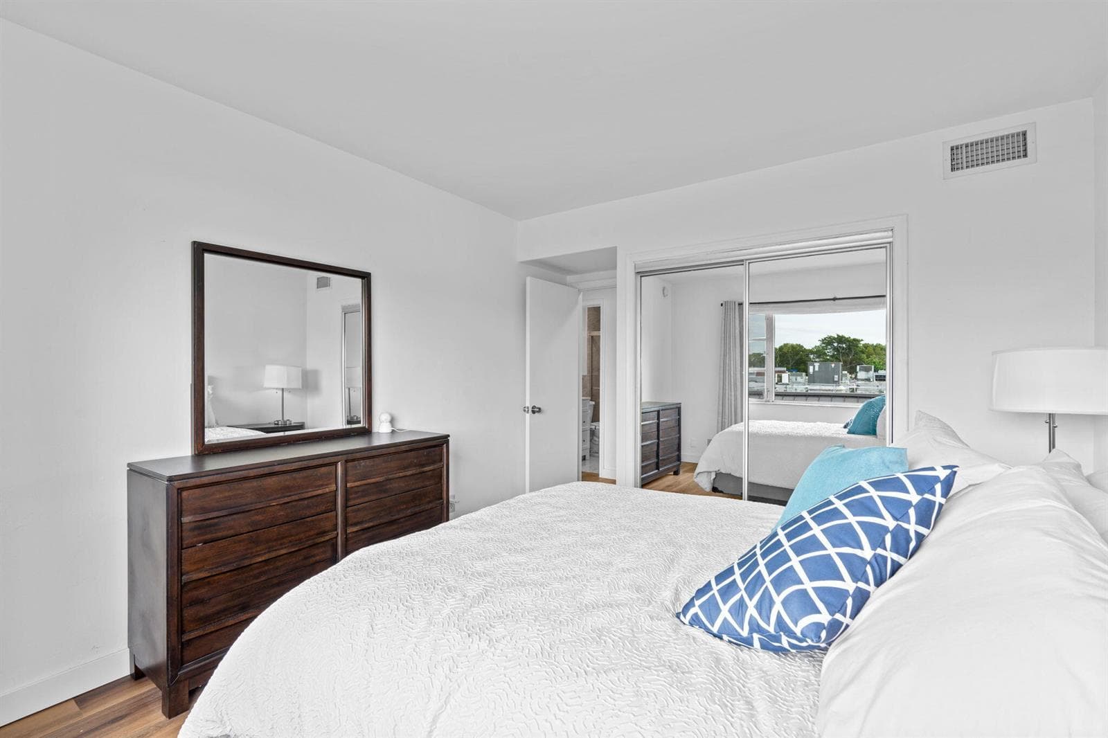 18-web-or-mls-A7408874