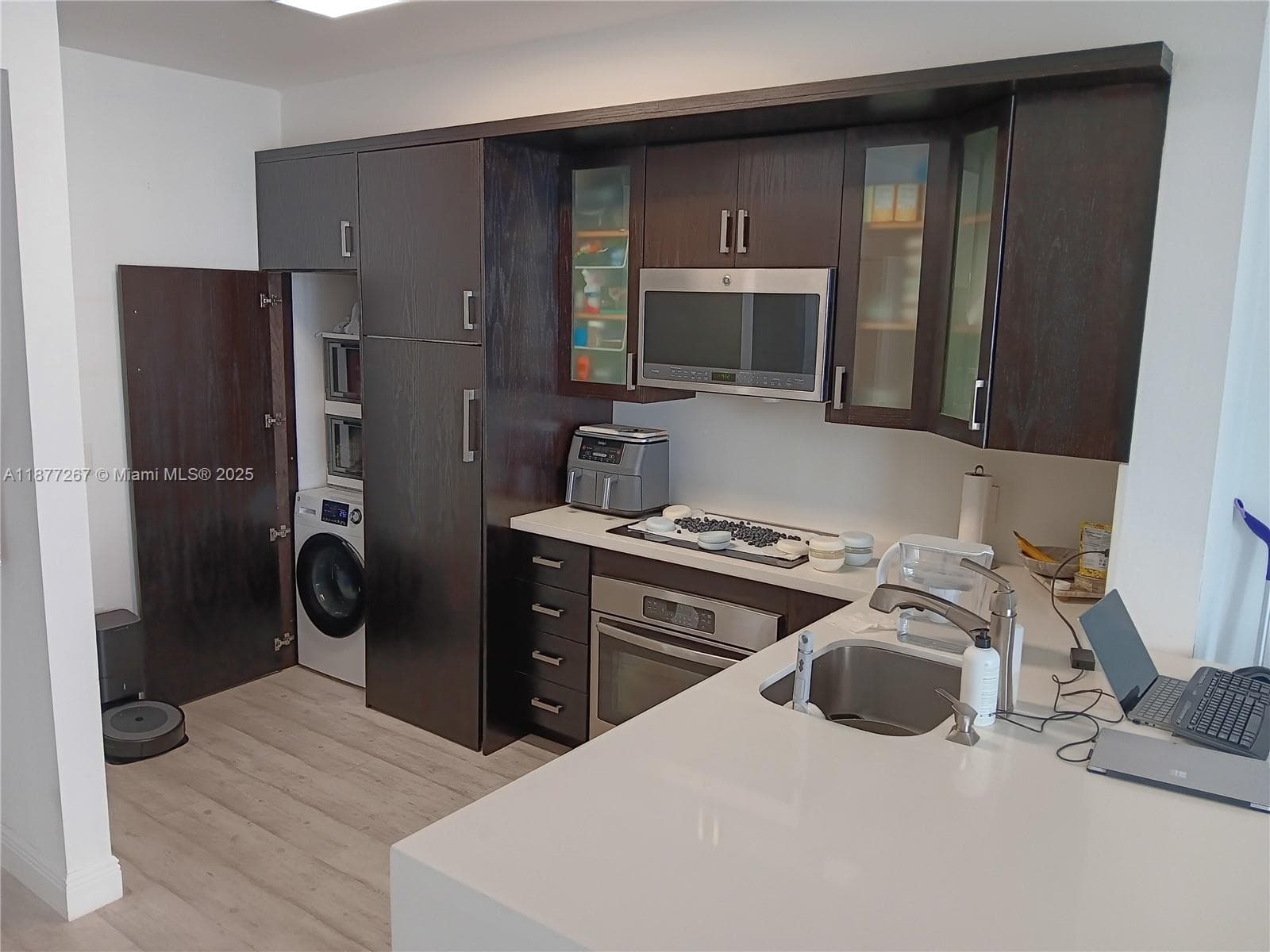 BLUE LAGOON CONDO · #1412 in Miami - Photo 5