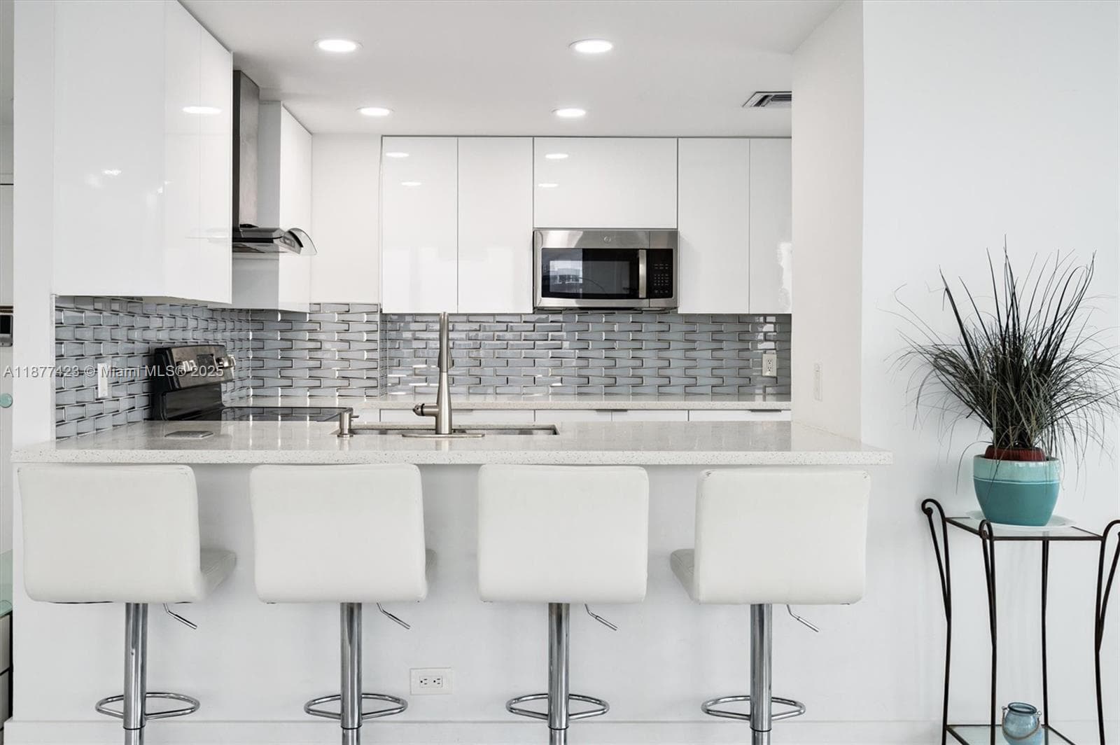 ALEXANDER TOWERS CONDO · #901 in Hollywood - Photo 7