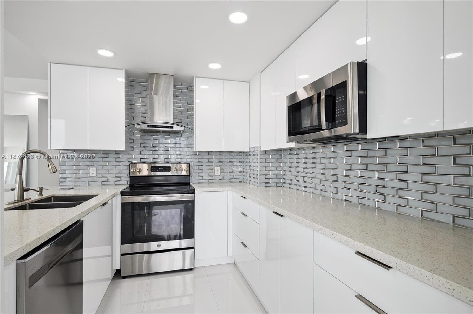 ALEXANDER TOWERS CONDO · #901 in Hollywood - Photo 9