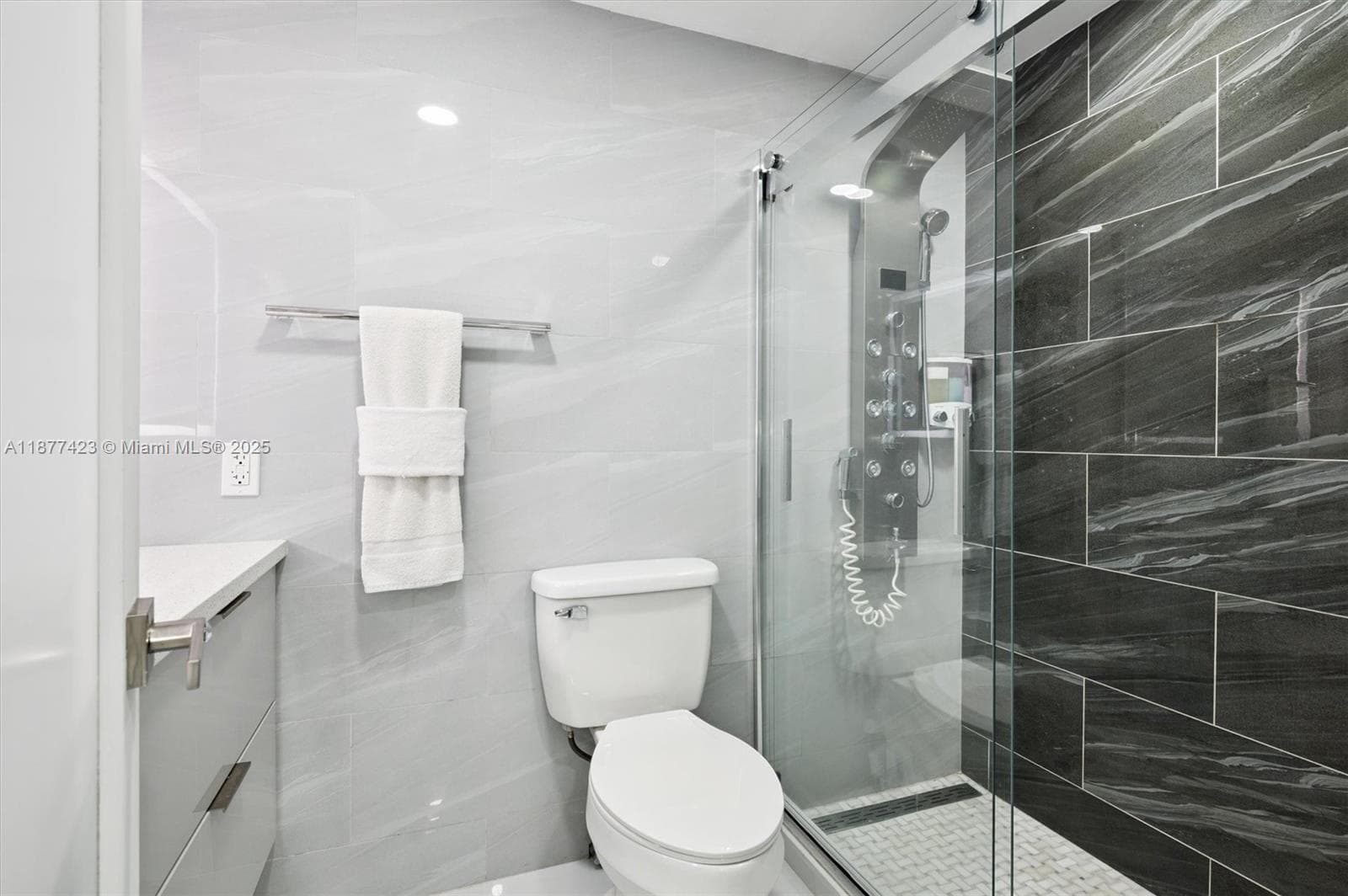 ALEXANDER TOWERS CONDO · #901 in Hollywood - Photo 14