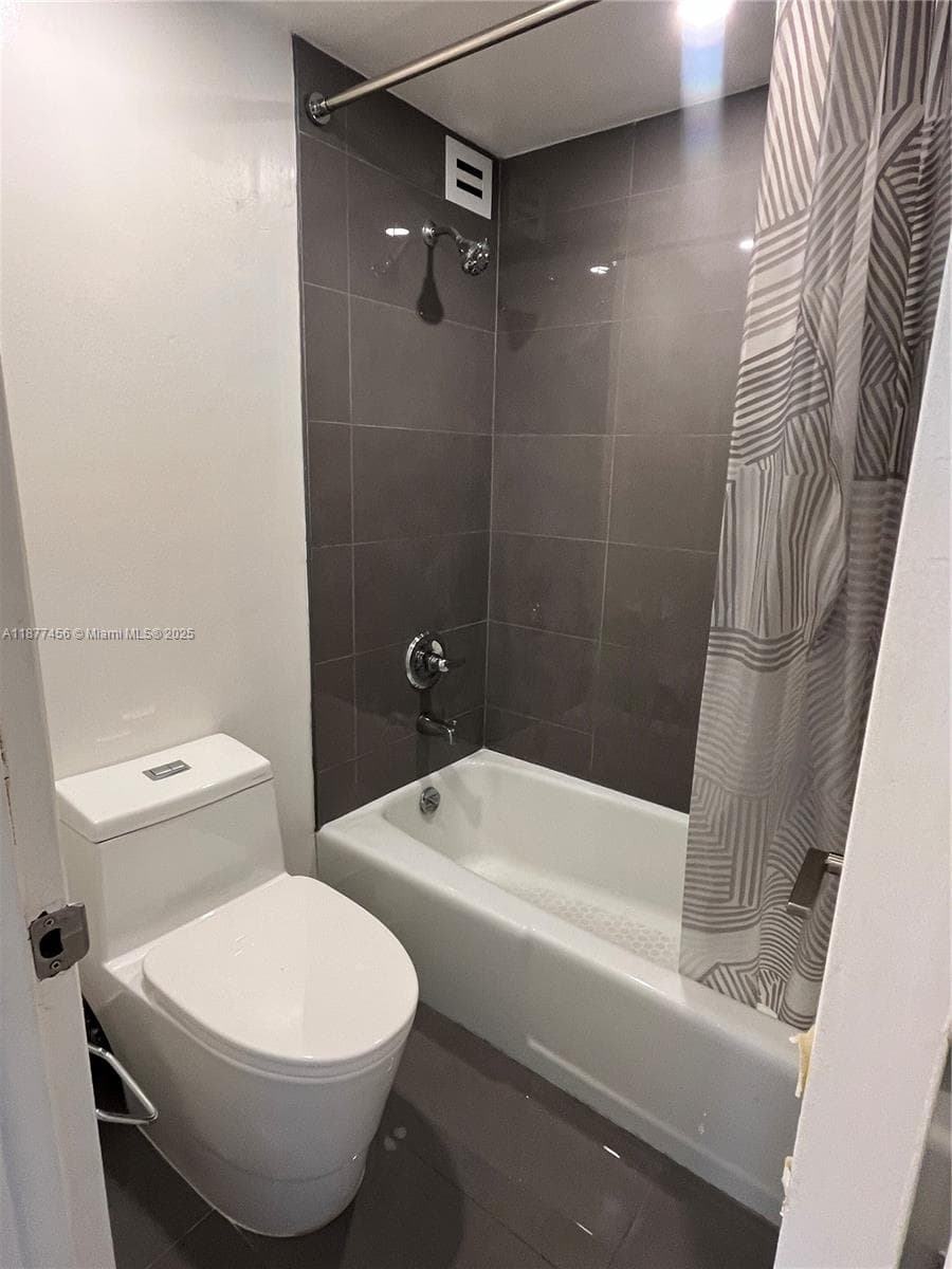 JOCKEY CLUB CONDO · #11A in Miami - Photo 4