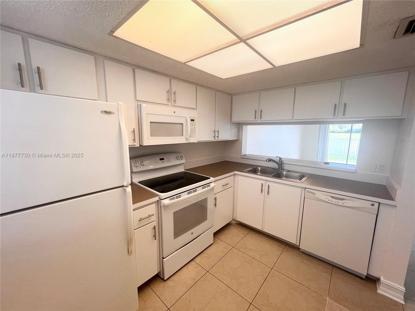 VILLAS AT LAKEVIEW CONDO · #102 in Fort Lauderdale - Photo 2