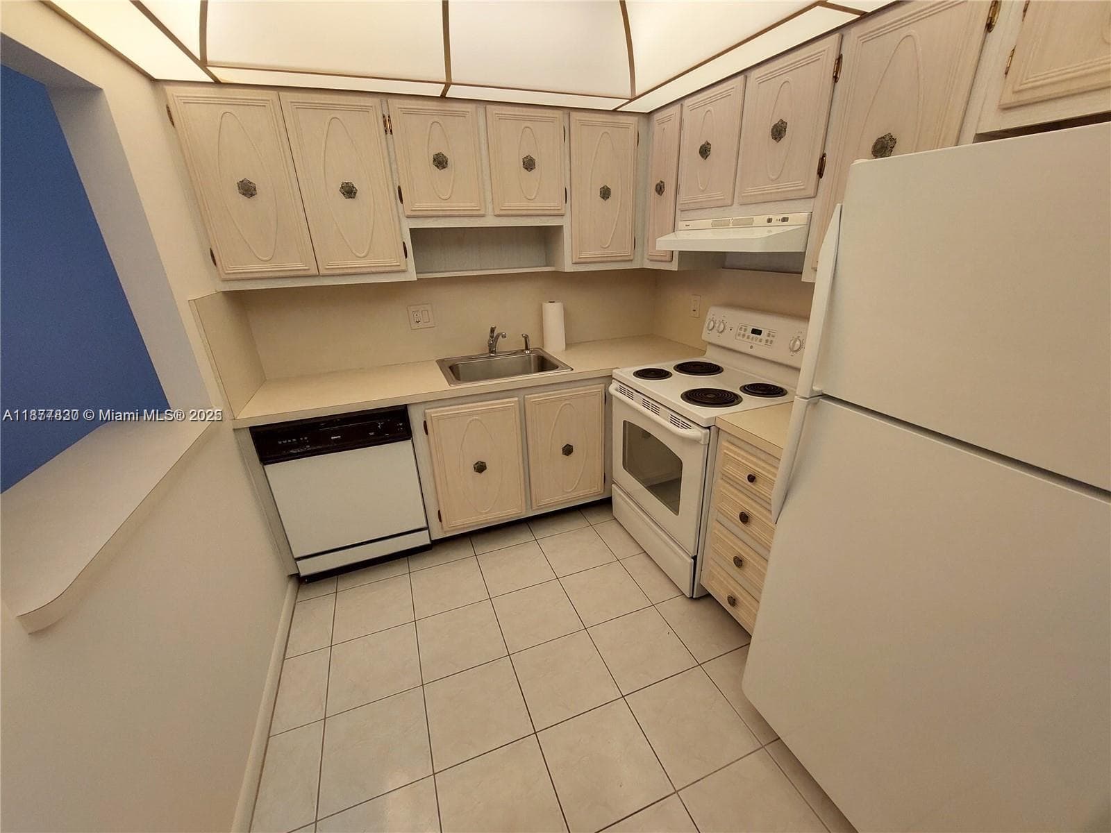 BARCELONA CONDO NORTH · #438 in Pompano Beach - Photo 2