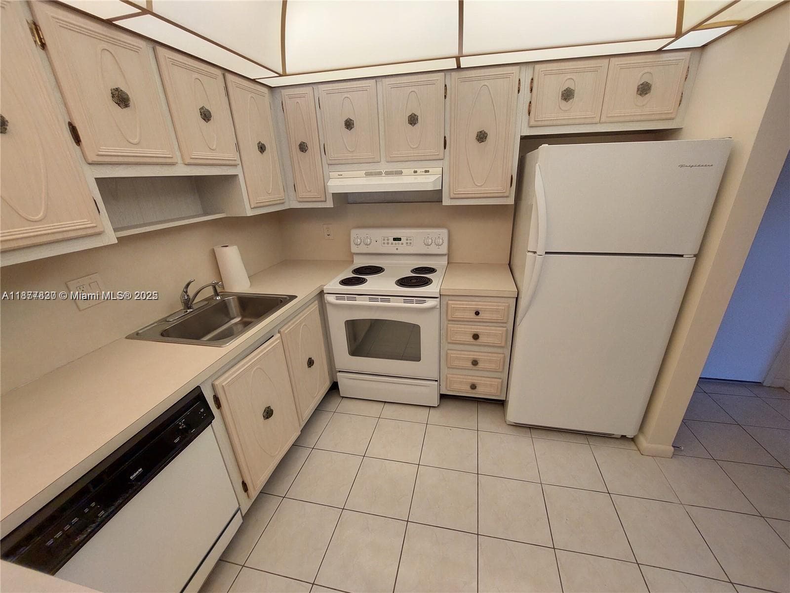 BARCELONA CONDO NORTH · #438 in Pompano Beach - Photo 1