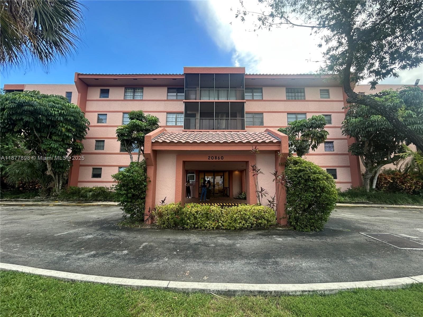 LAKEVIEW OF THE CALF CLUB · #404-6 in Miami - Photo 2