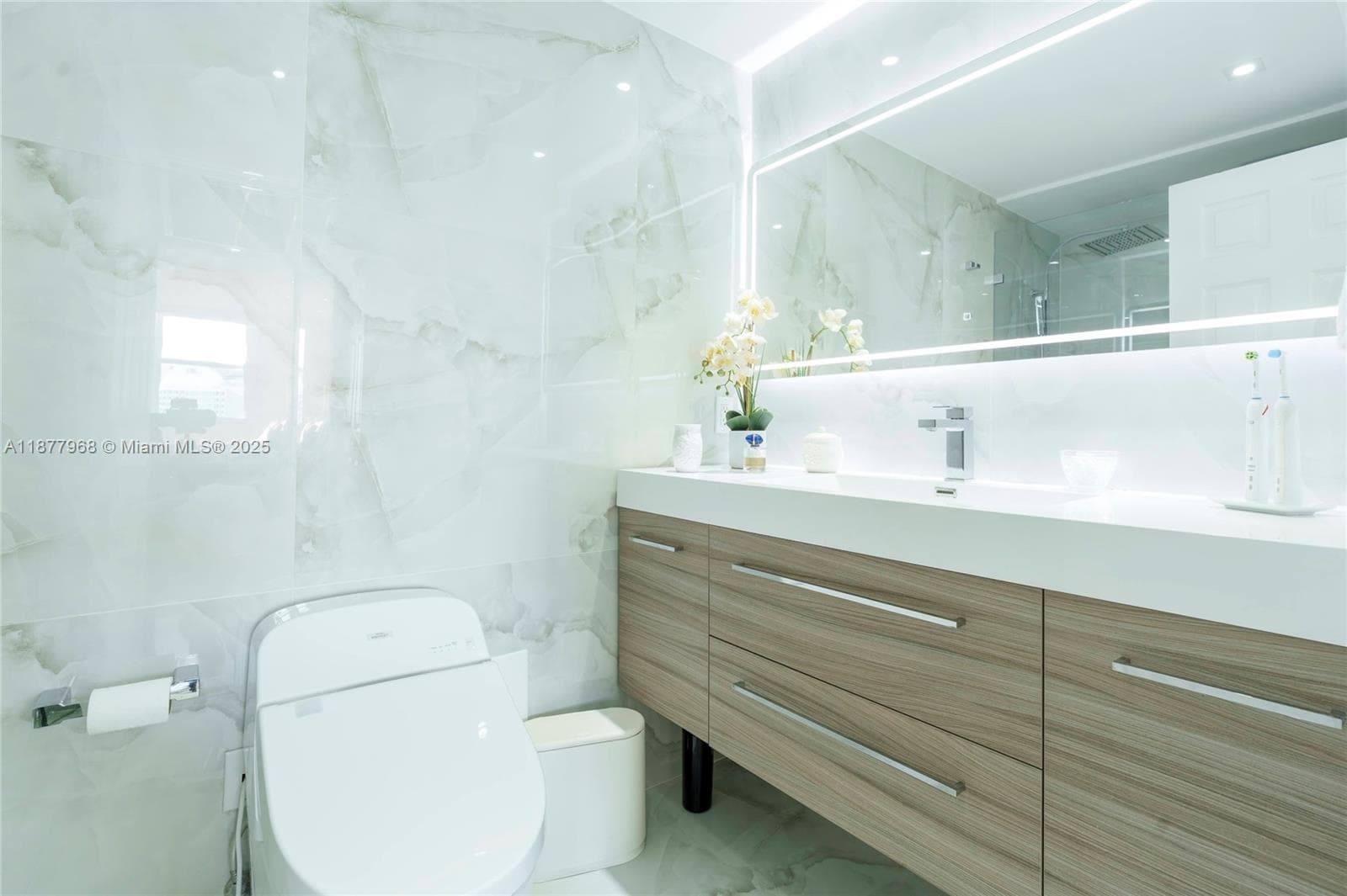 Aquasol · #15T in Miami Beach - Photo 11