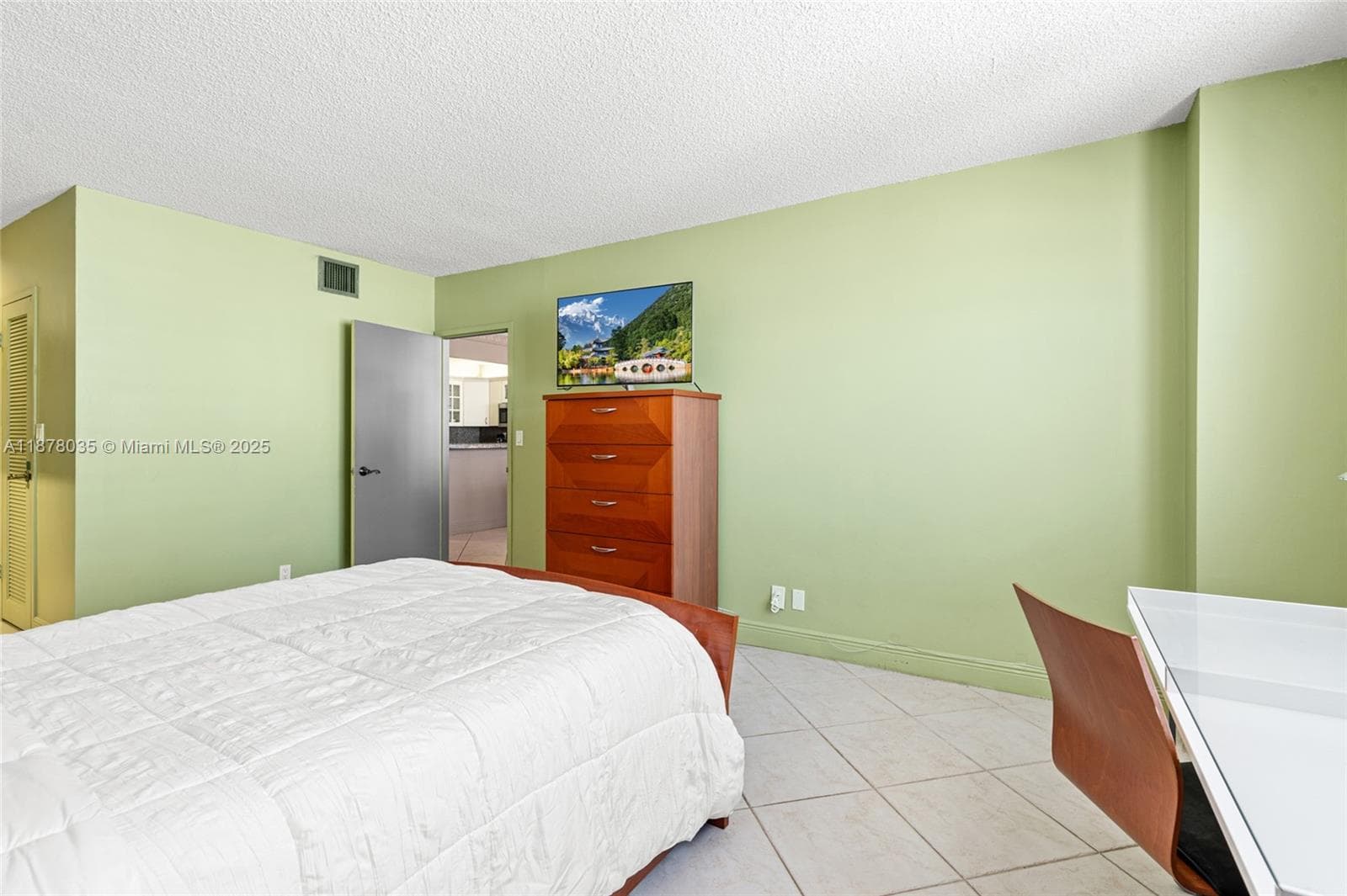 SEA AIR TOWERS CONDO · #1609 in Hollywood - Photo 36