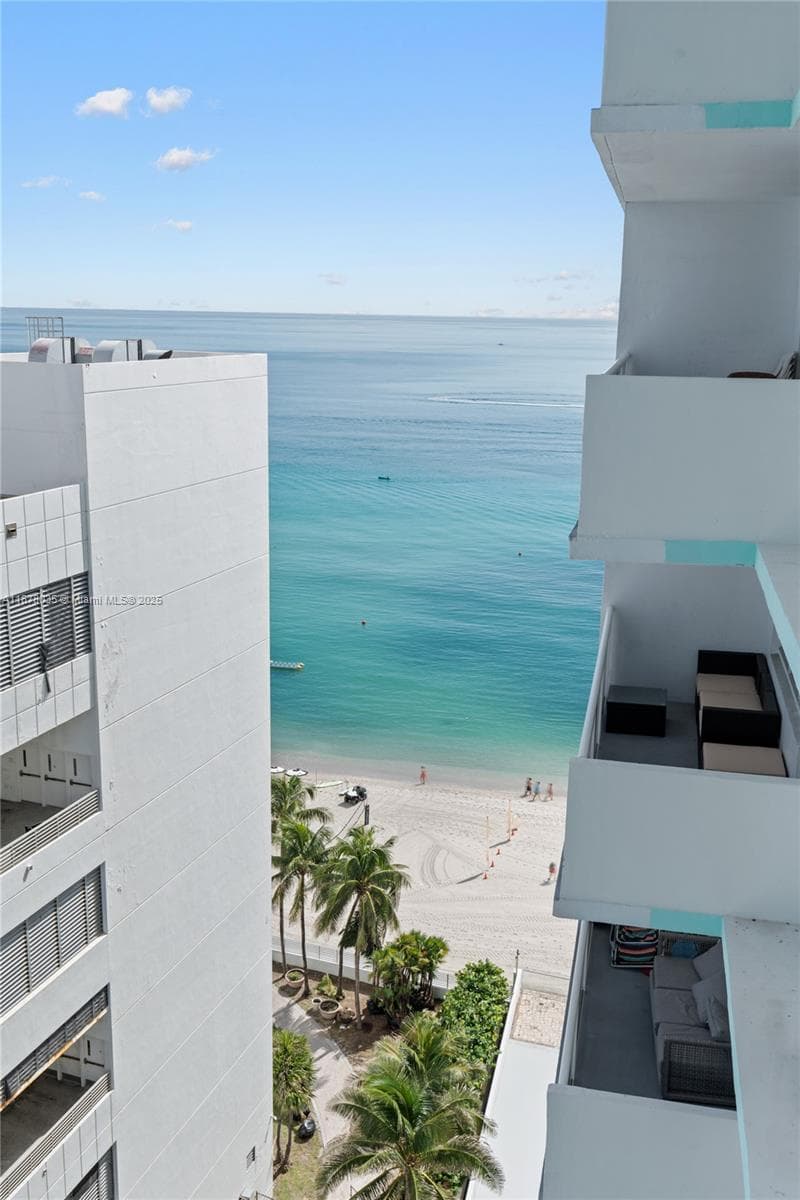 SEA AIR TOWERS CONDO · #1609 in Hollywood - Photo 32