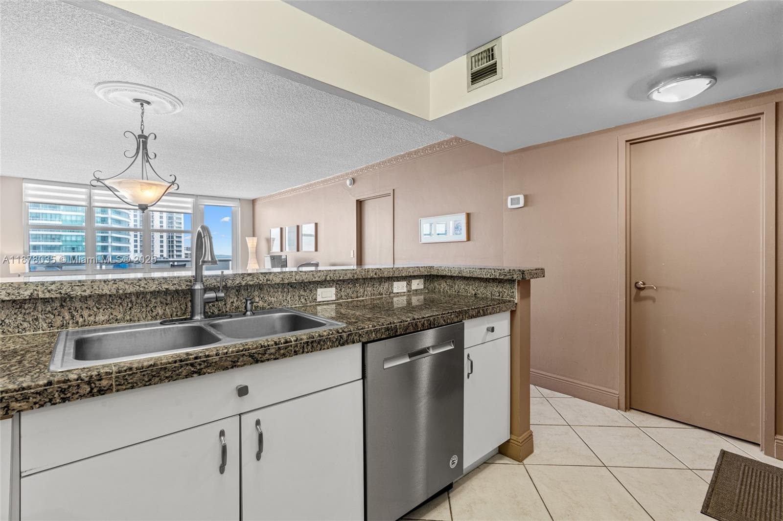 SEA AIR TOWERS CONDO · #1609 in Hollywood - Photo 14