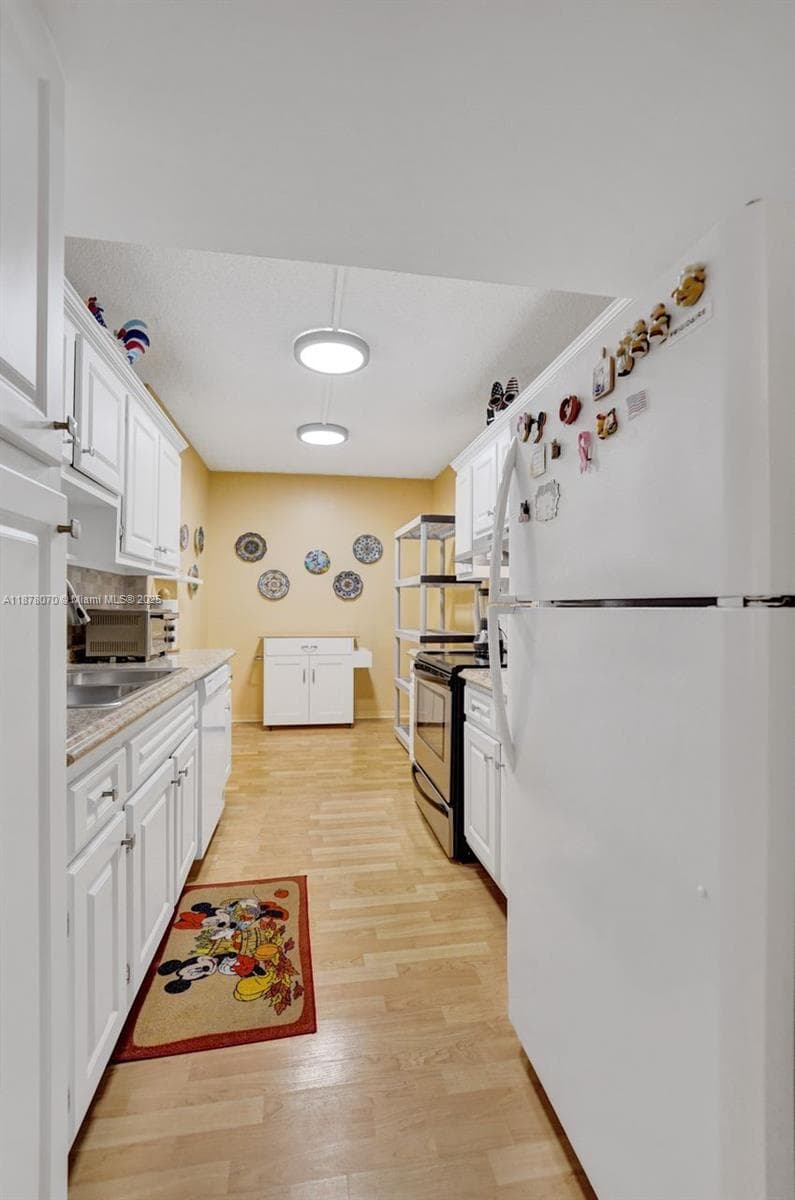 HILLCREST · #403 in Hollywood - Photo 13
