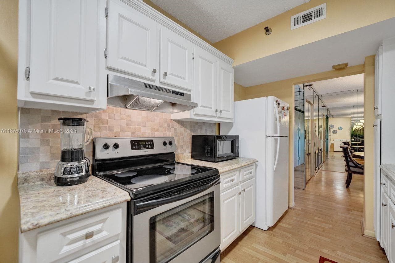 HILLCREST · #403 in Hollywood - Photo 16