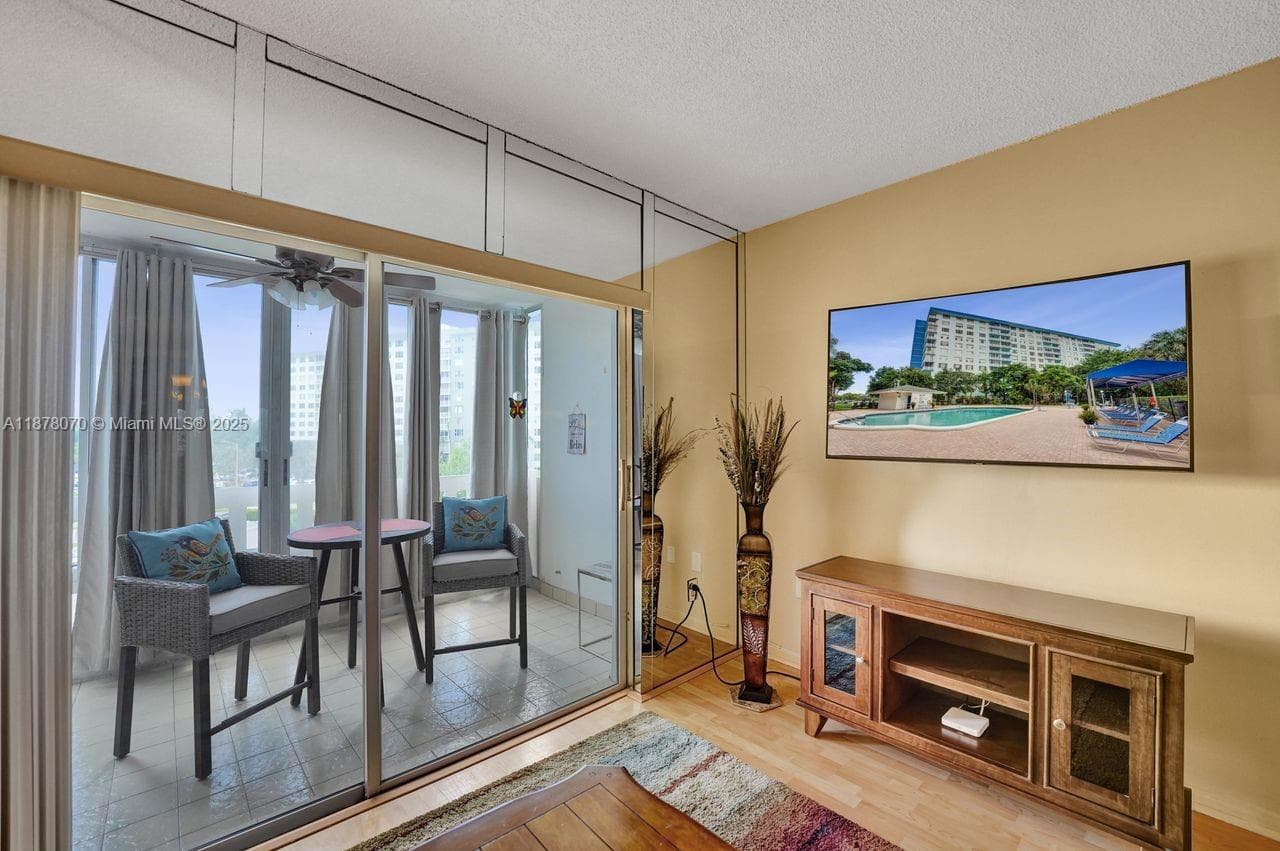 HILLCREST · #403 in Hollywood - Photo 12