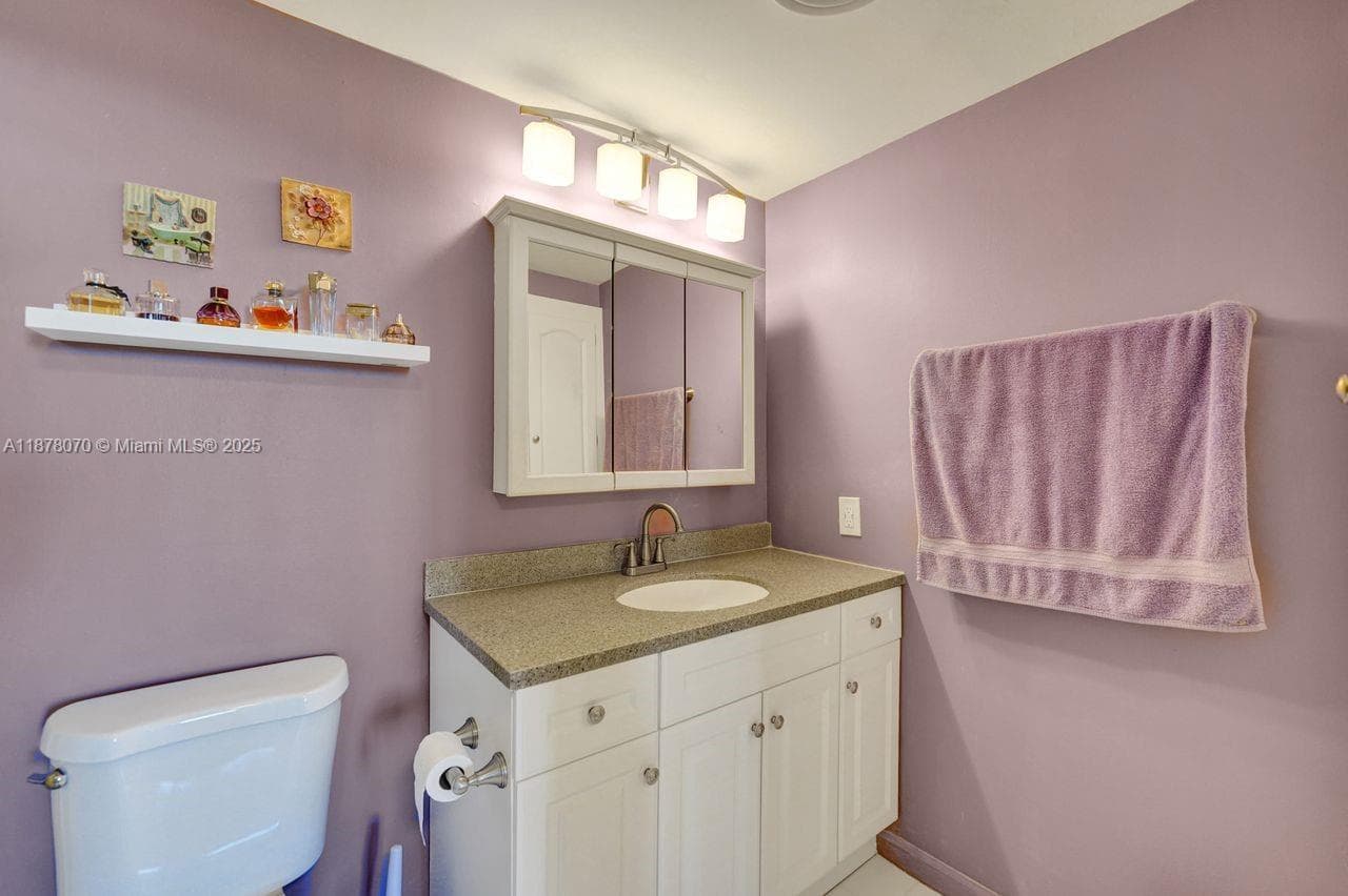 HILLCREST · #403 in Hollywood - Photo 36