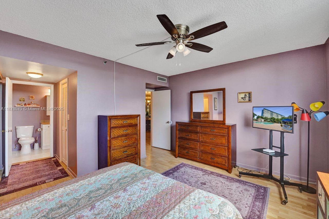 HILLCREST · #403 in Hollywood - Photo 32
