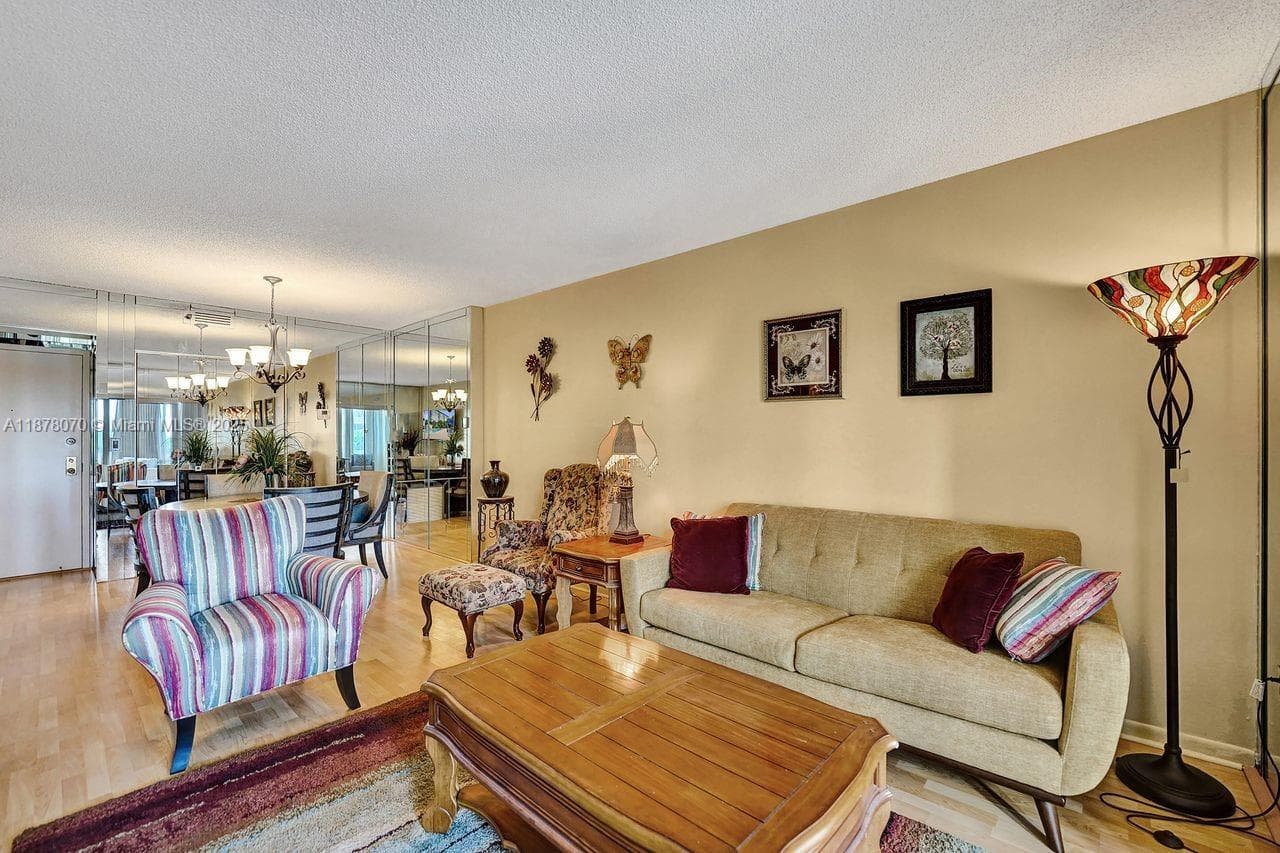 HILLCREST · #403 in Hollywood - Photo 10