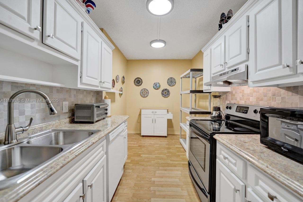 HILLCREST · #403 in Hollywood - Photo 14