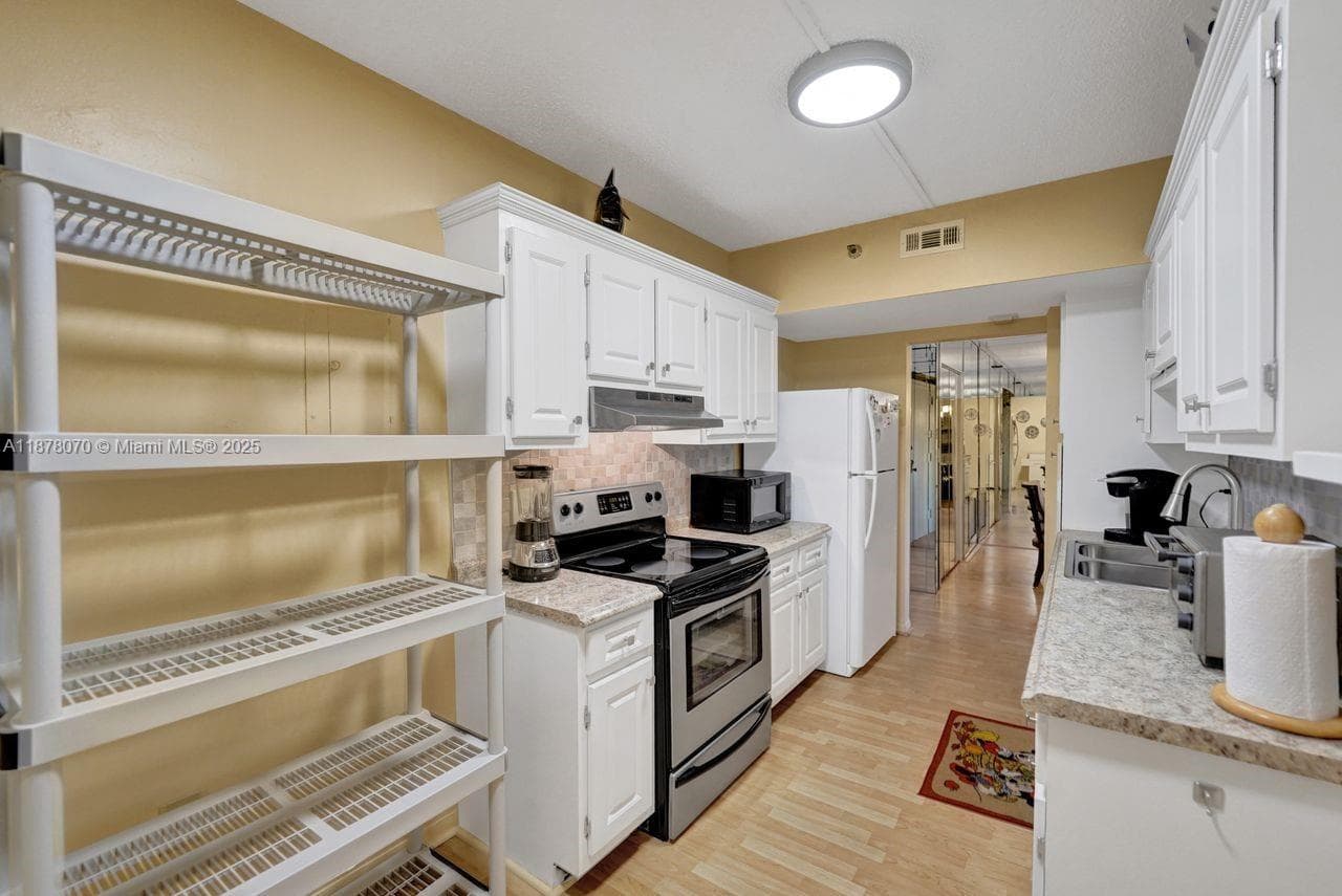 HILLCREST · #403 in Hollywood - Photo 18