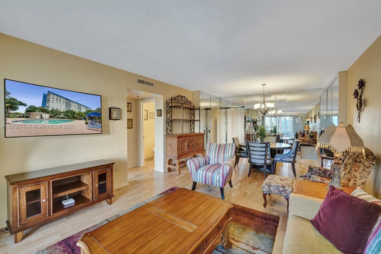 HILLCREST · #403 in Hollywood - Photo 11