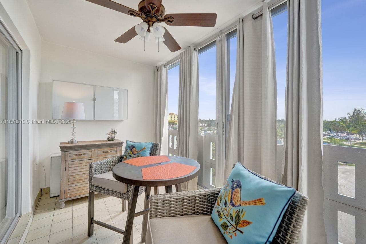 HILLCREST · #403 in Hollywood - Photo 25