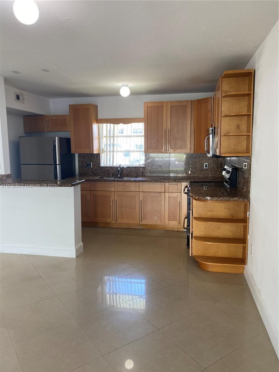 VILLAGE AT DADELAND · #H121 in Miami - Photo 1