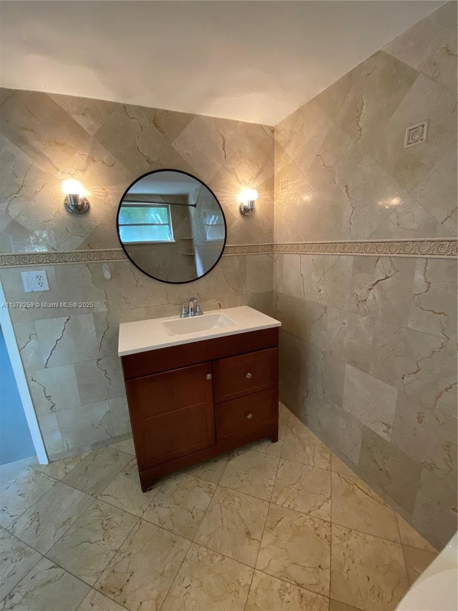 VILLAGE AT DADELAND · #H121 in Miami - Photo 8