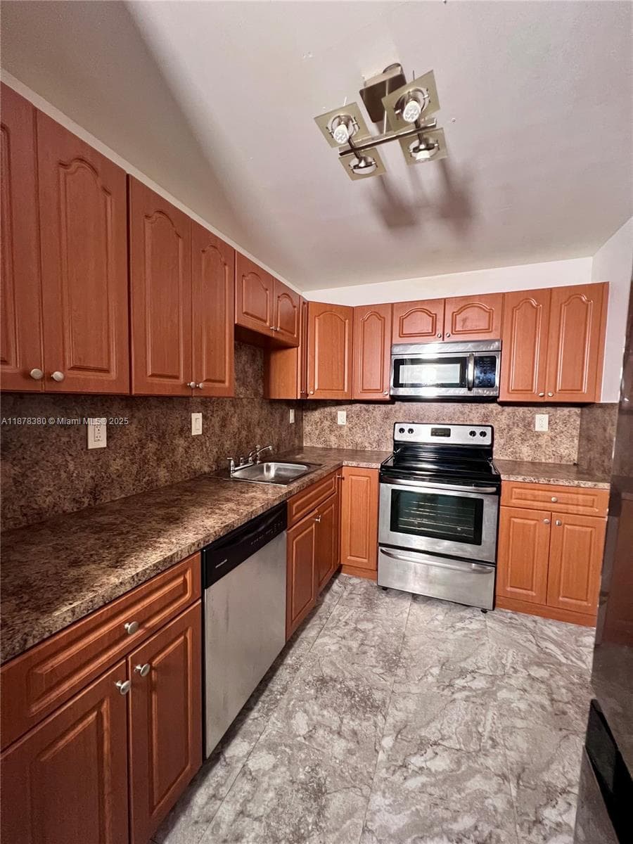 Kennedy House Condo · #15G in North Bay Village - Photo 11