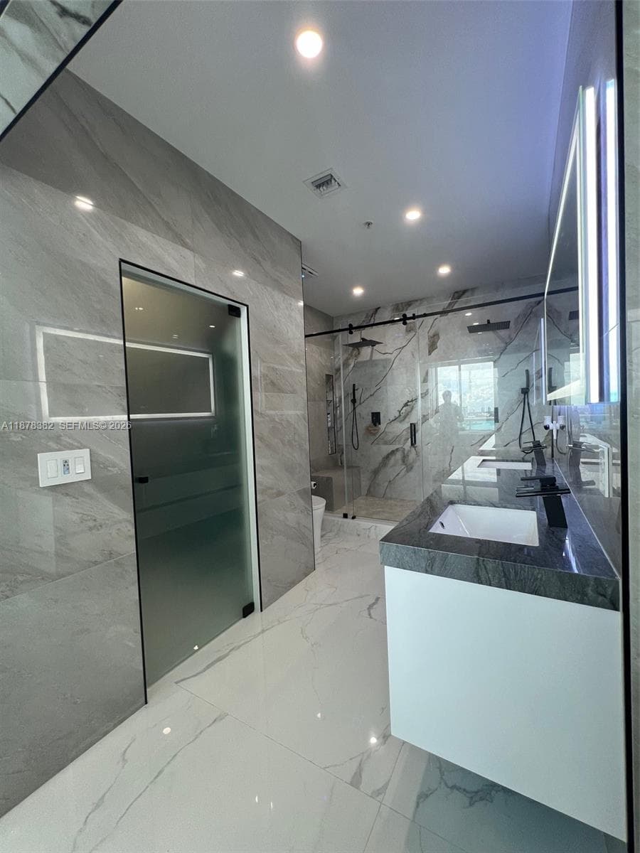 2nd Full Bathroom