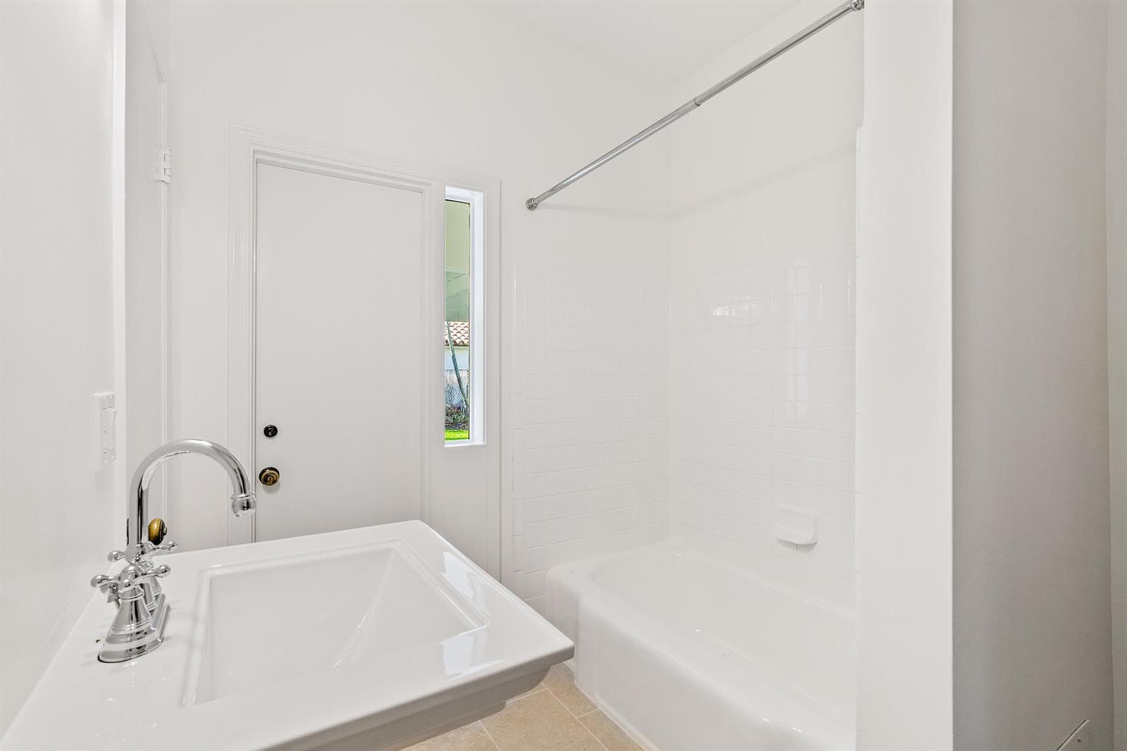 210 Russlyn Dr MLS-4