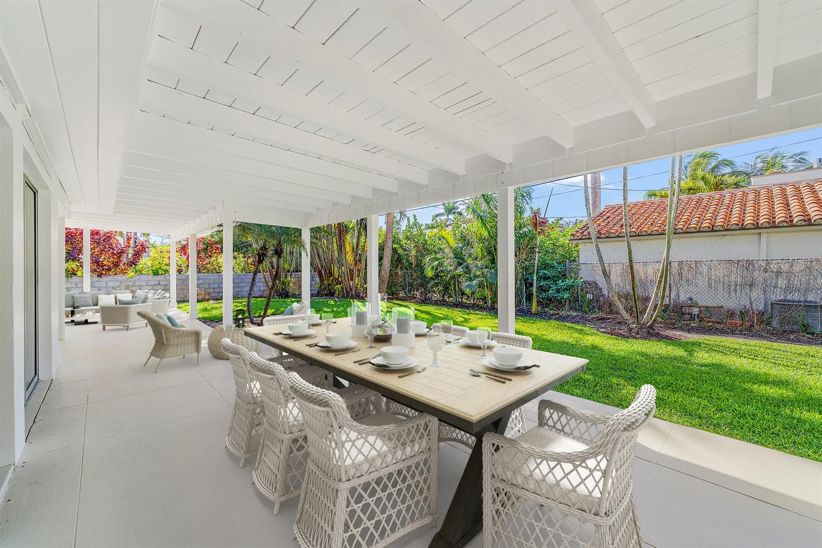 210 Russlyn Dr Staged-5
