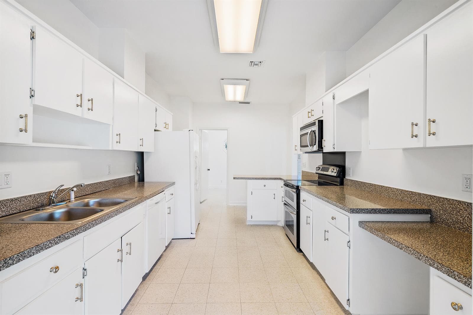 210 Russlyn Dr MLS-15