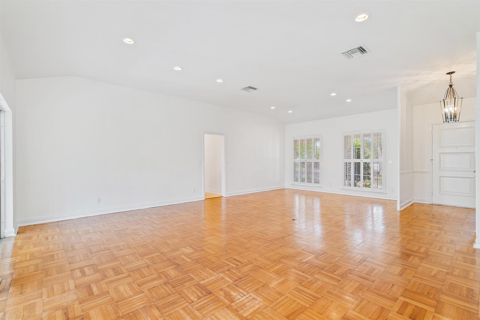 210 Russlyn Dr MLS-9
