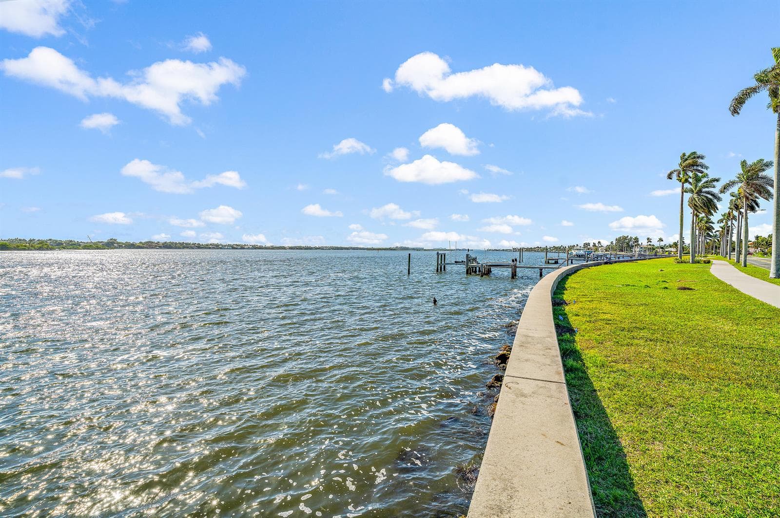 210 Russlyn Dr MLS-25