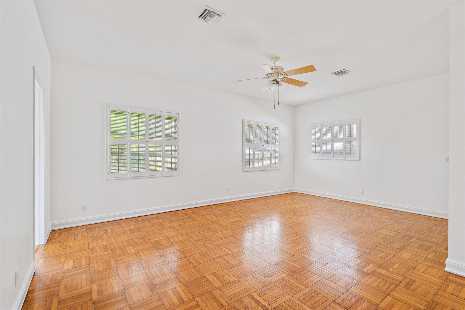 210 Russlyn Dr MLS-10