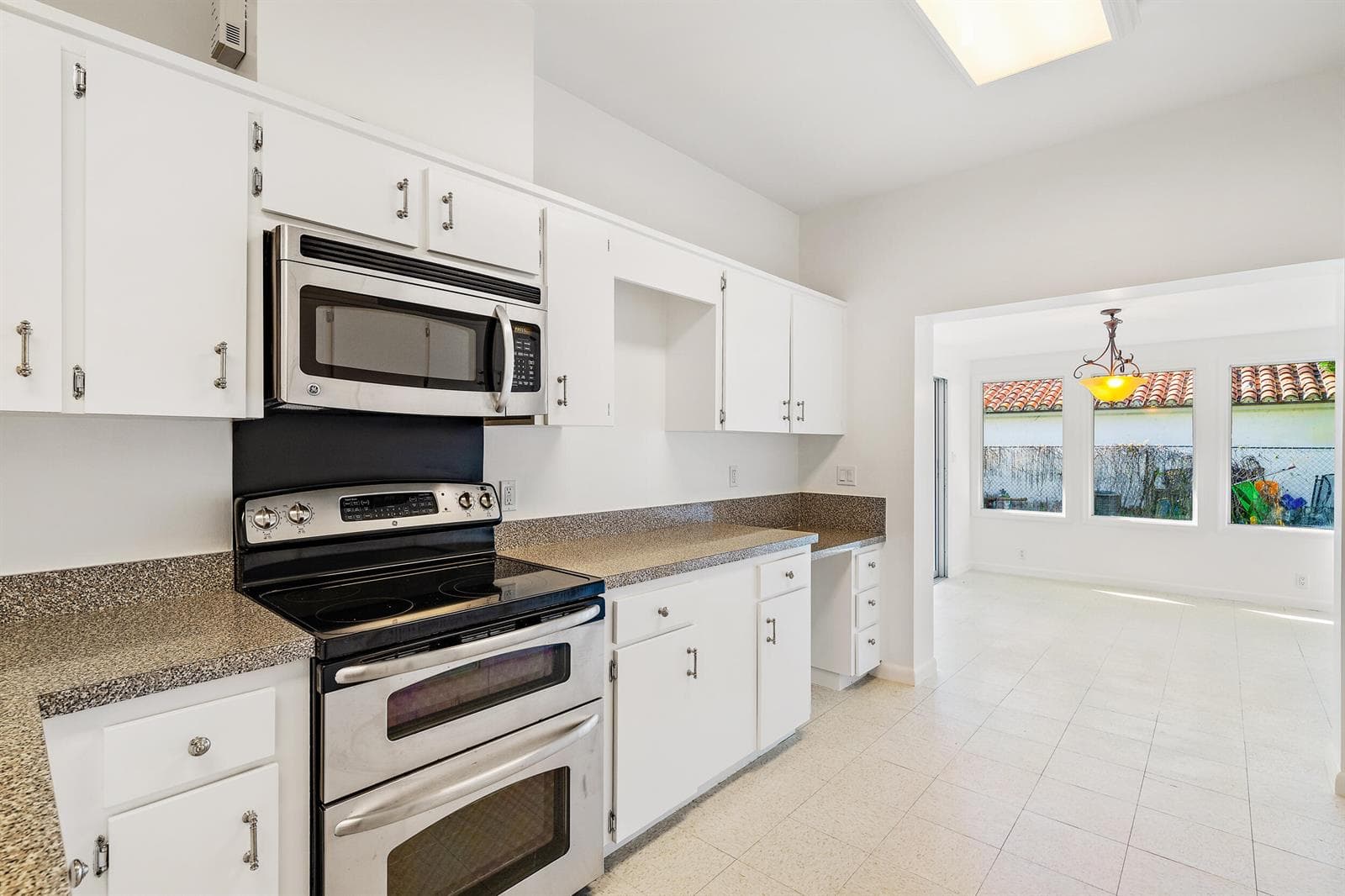 210 Russlyn Dr MLS-14