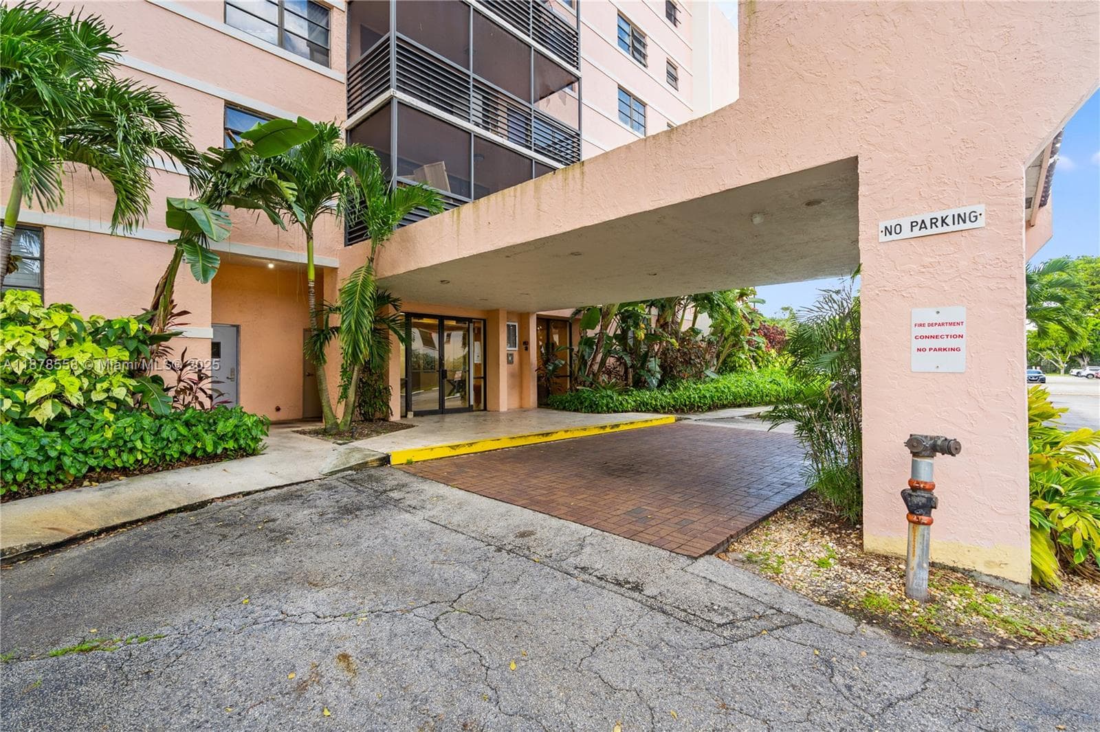 LAKE VIEW OF CALIF CLUB C · #307 in Miami - Photo 2