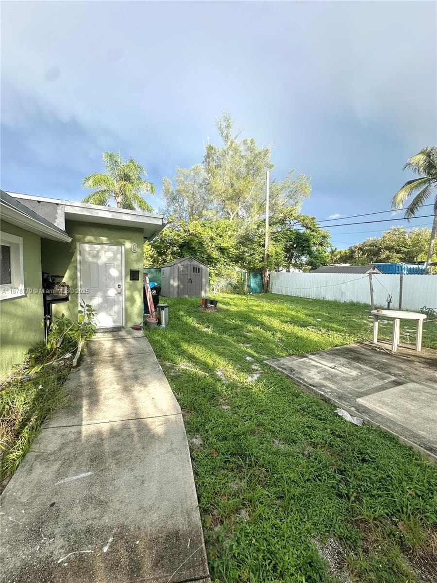 1620 NW 15th Pl photo 7