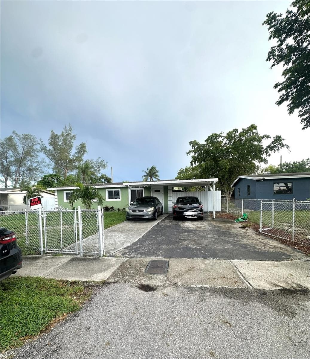 1620 NW 15th Pl photo 1