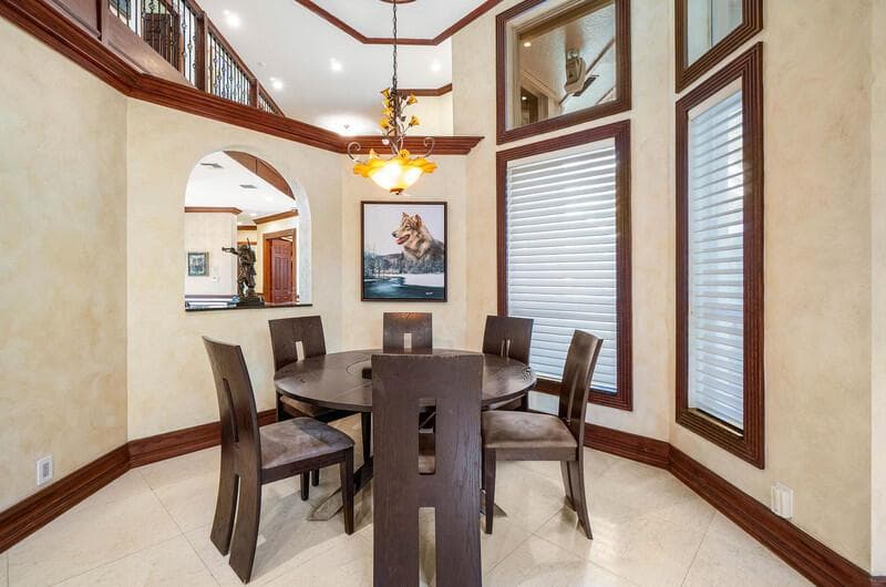 Breakfast Dining Area