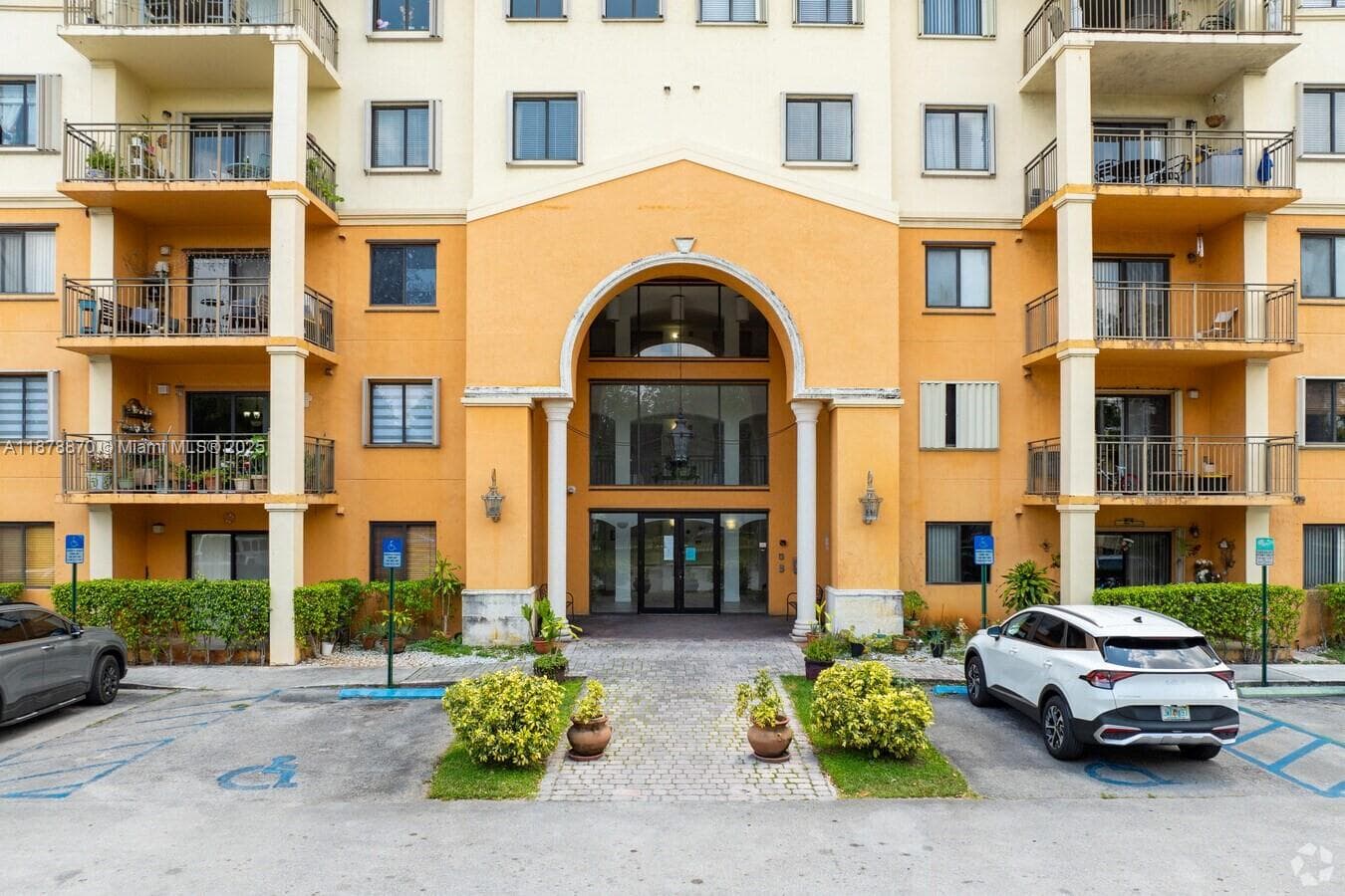 KEYSTONE COURTS · #W206 in Miami - Photo 1