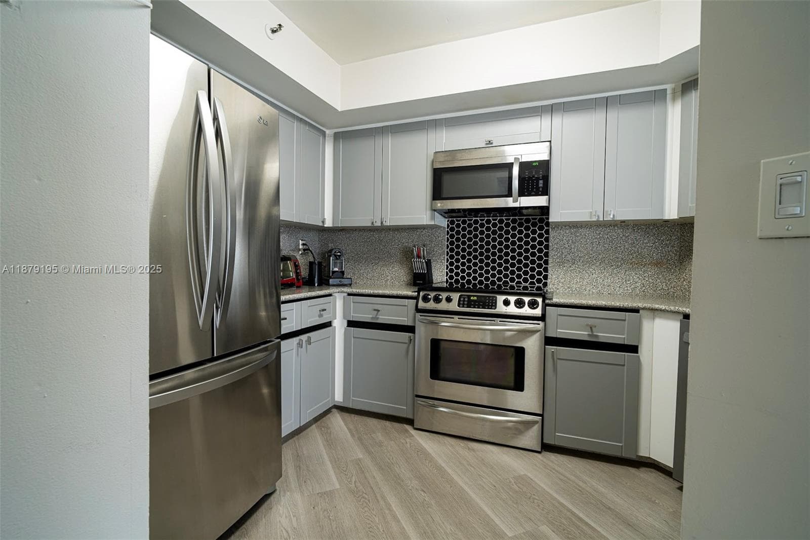 THE STERLING CONDO · #401 in Miami Beach - Photo 9