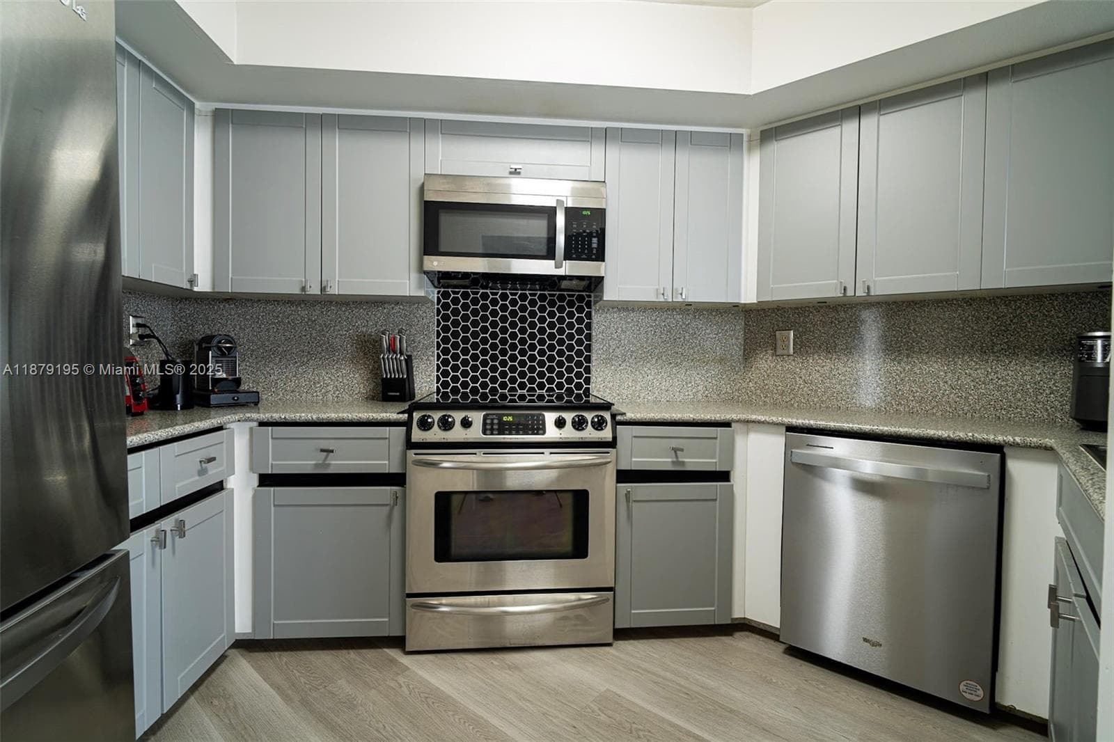 THE STERLING CONDO · #401 in Miami Beach - Photo 10