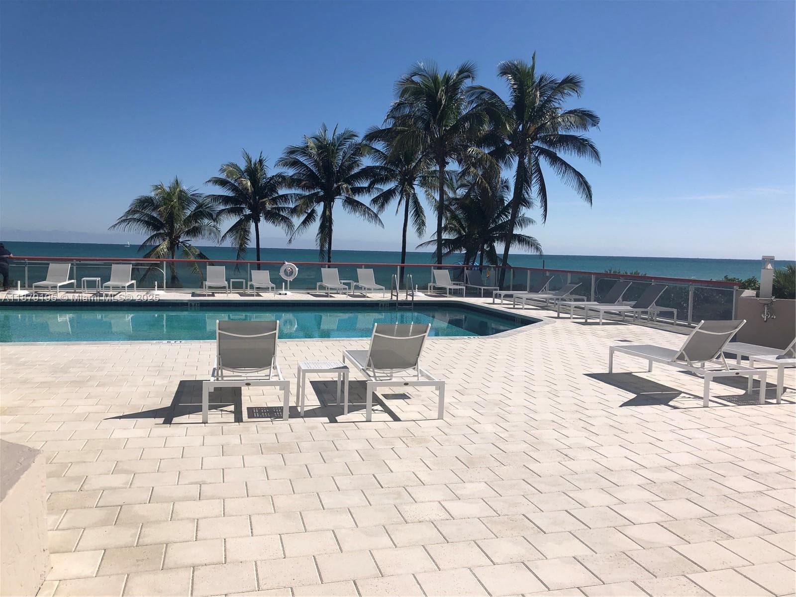 THE STERLING CONDO · #401 in Miami Beach - Photo 4