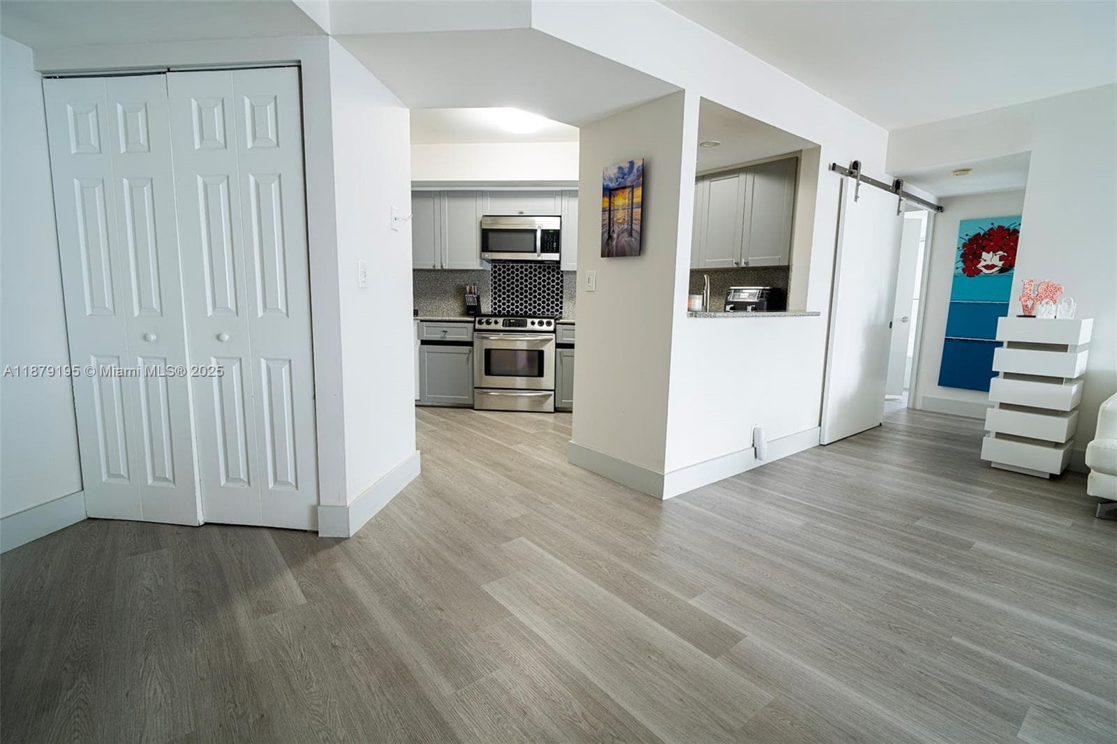 THE STERLING CONDO · #401 in Miami Beach - Photo 8