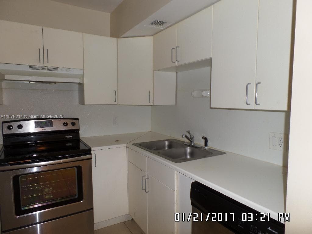 SUNSET HILLS I CONDOMINIU · #410 in Lauderdale Lakes - Photo 1