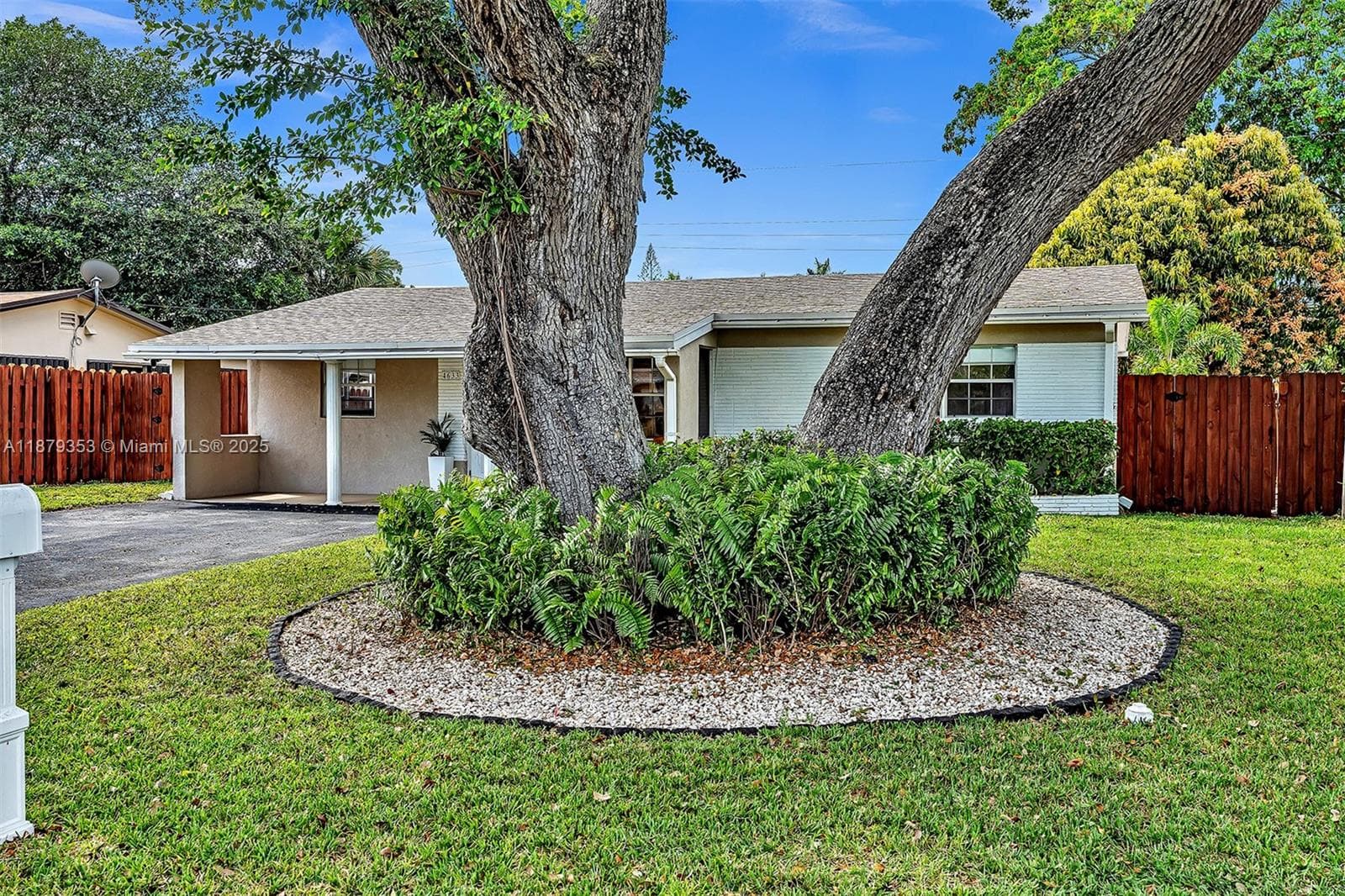 4633 SW 28th Ave photo 1