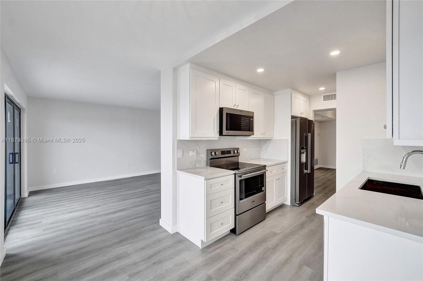 SUMMIT CONDO · #2509S PH in Hollywood - Photo 14