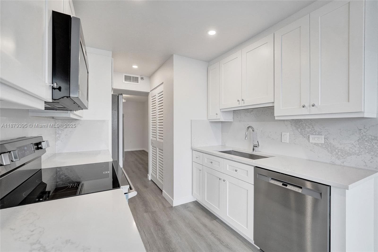SUMMIT CONDO · #2509S PH in Hollywood - Photo 15