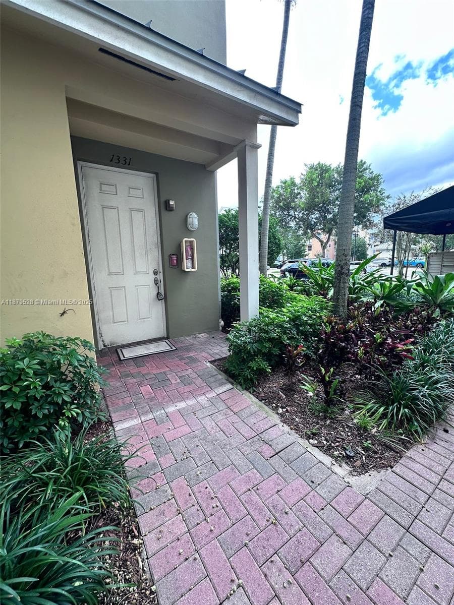 VILLAGE AT SAILBOAT BEND · #1331 in Fort Lauderdale - Photo 3